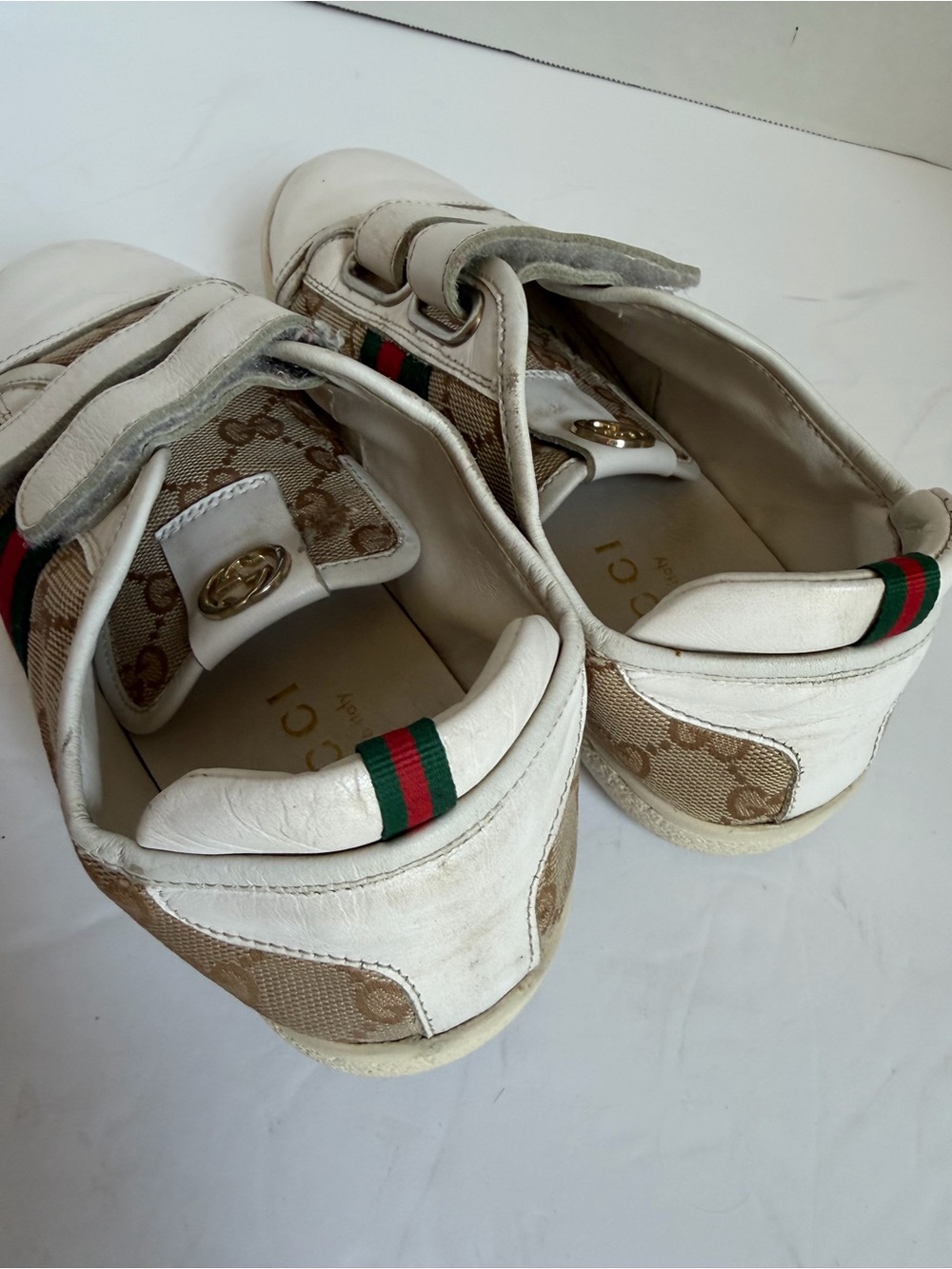 Gucci White & Beige Signature Velcro Sneakers with Red-Green Stripe - Picture 5 of 7
